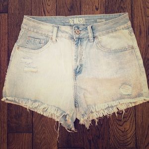 🦋 Cute Mitch Match denim shorts! 🦋